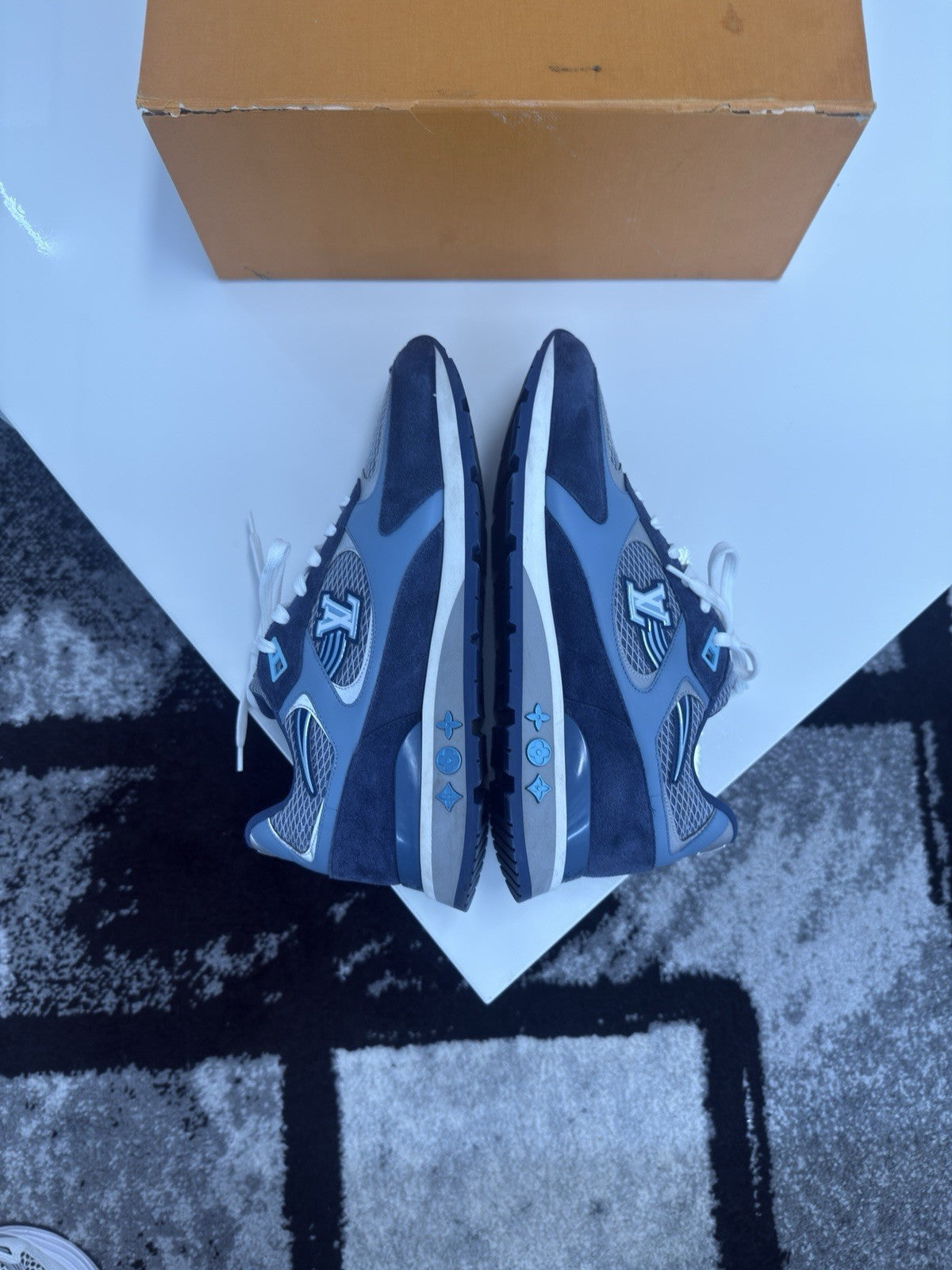 Louis Vuitton Runaways LV9
