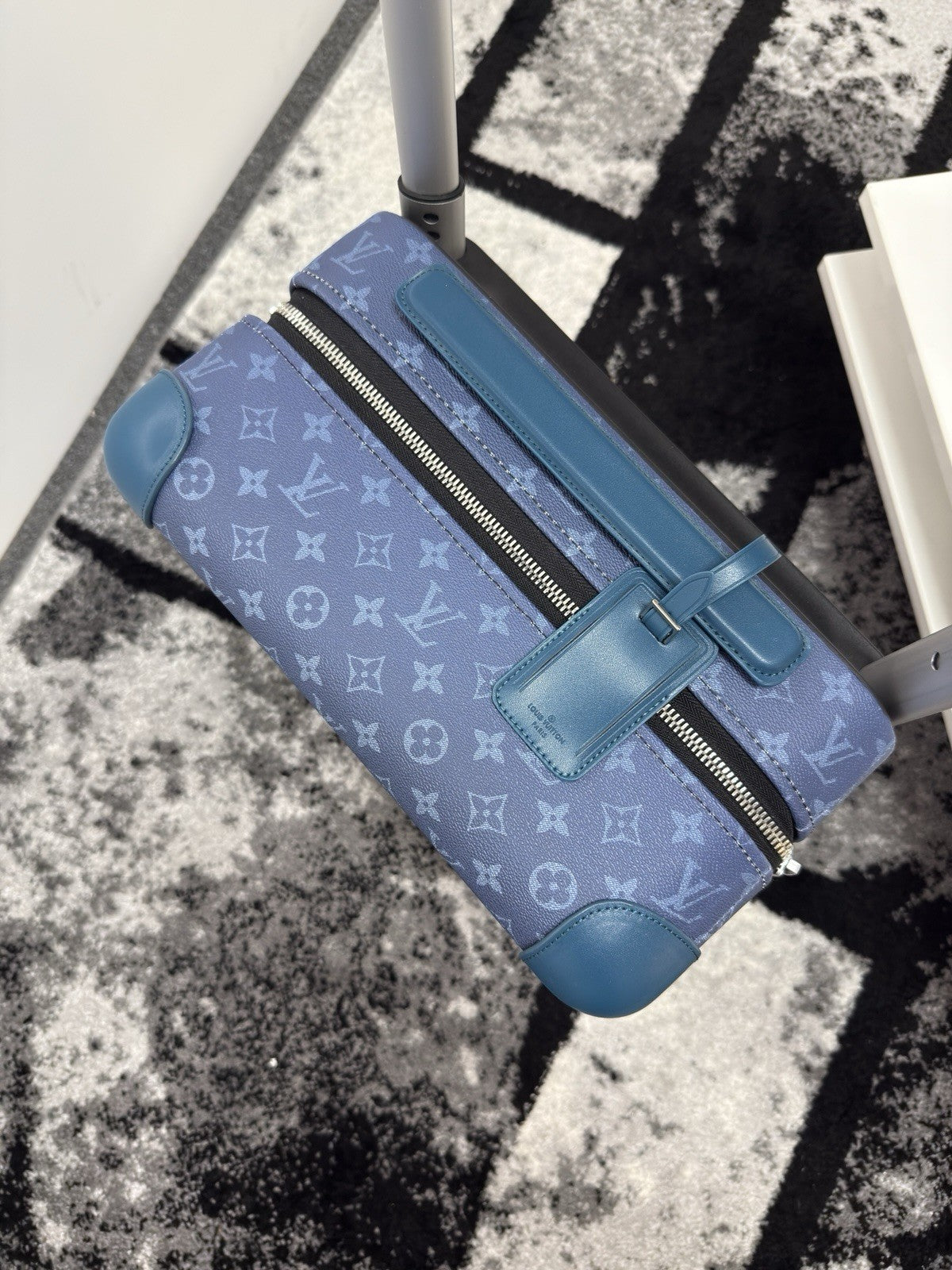 Louis Vuitton Horizon 55 Navy Suitcase
