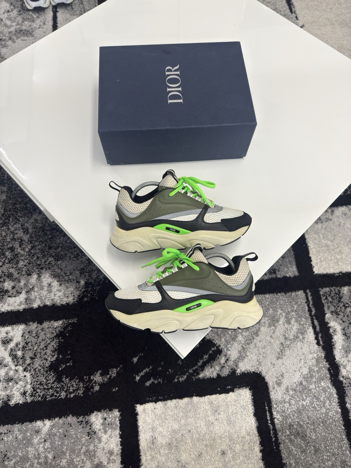 Dior B22 UK9.5 (EU43.5)