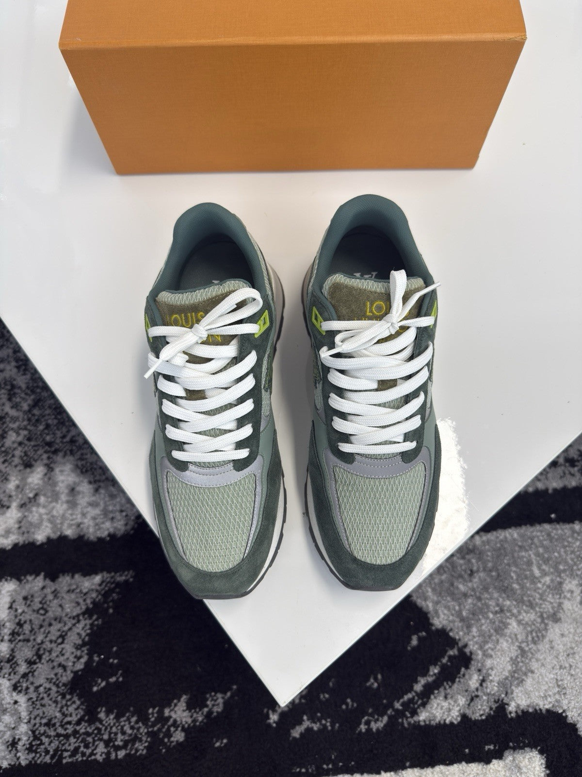 Louis Vuitton Runaway Green LV7.5