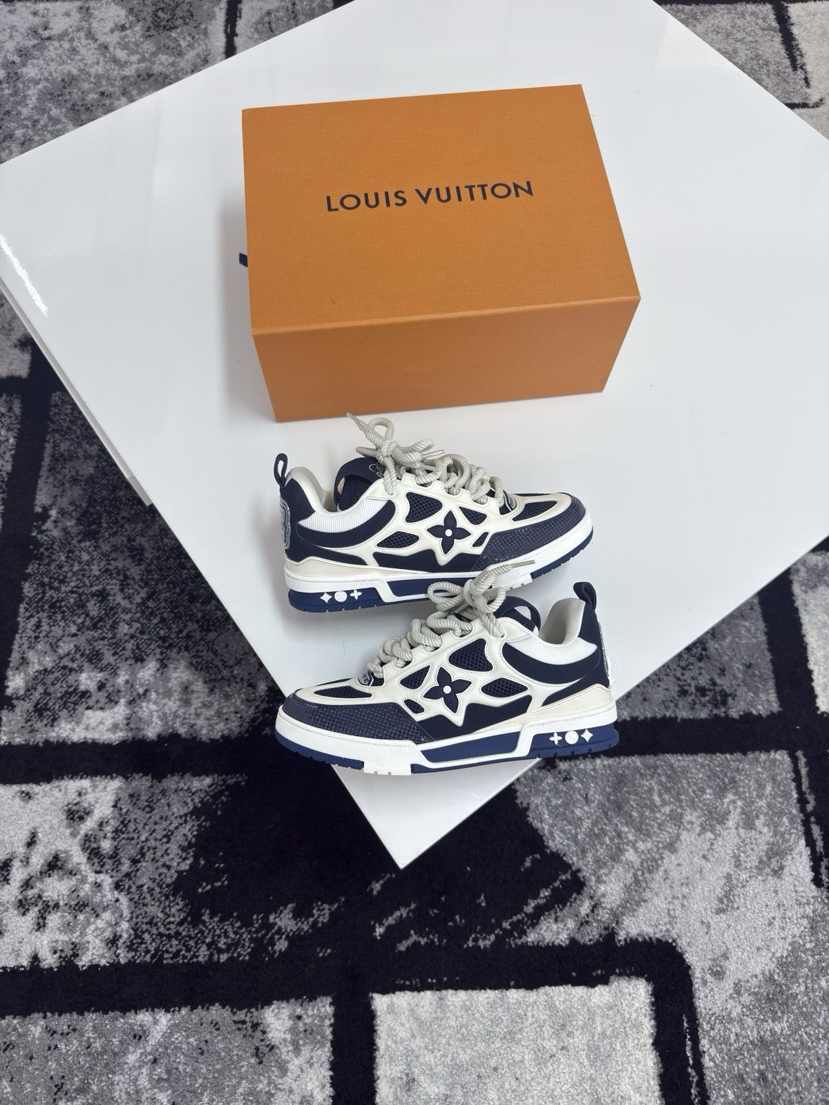 Louis Vuitton Skate LV7