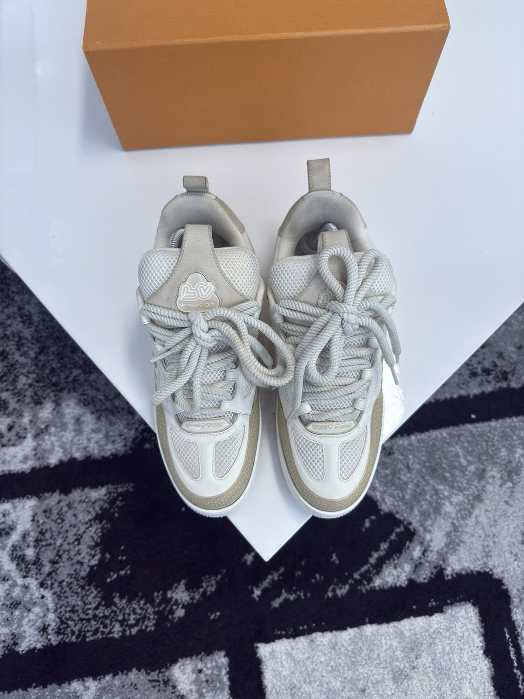 Louis Vuitton Skate LV8