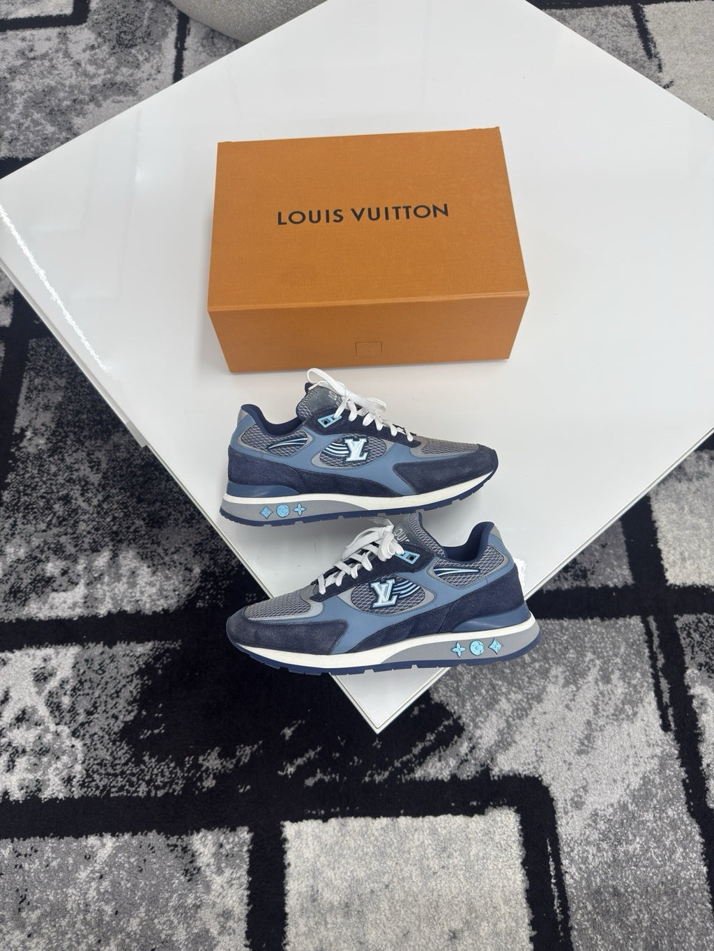Louis Vuitton Runaways LV8