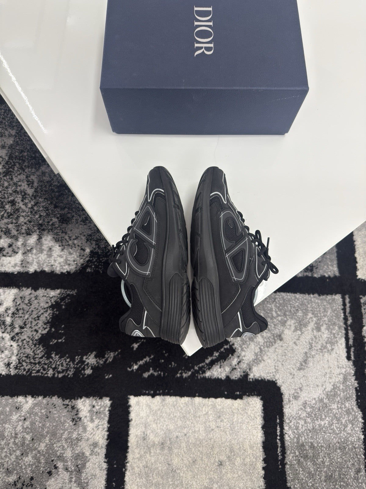 Dior B30 UK9 (EU43)