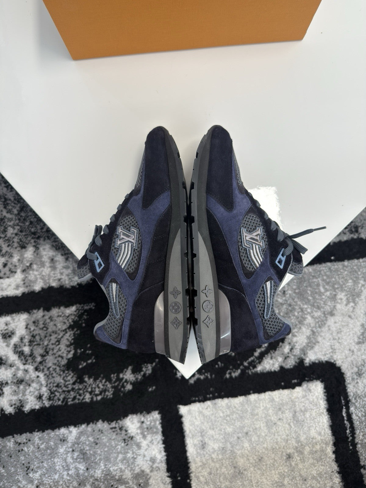 Louis Vuitton Runaway Navy LV7.5