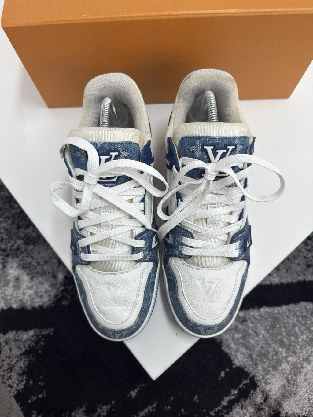 Louis Vuitton Blue Denim LV7.5