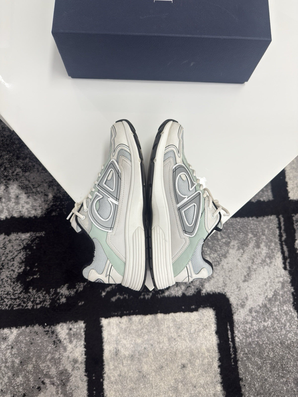 Dior B30 UK8 (EU42)