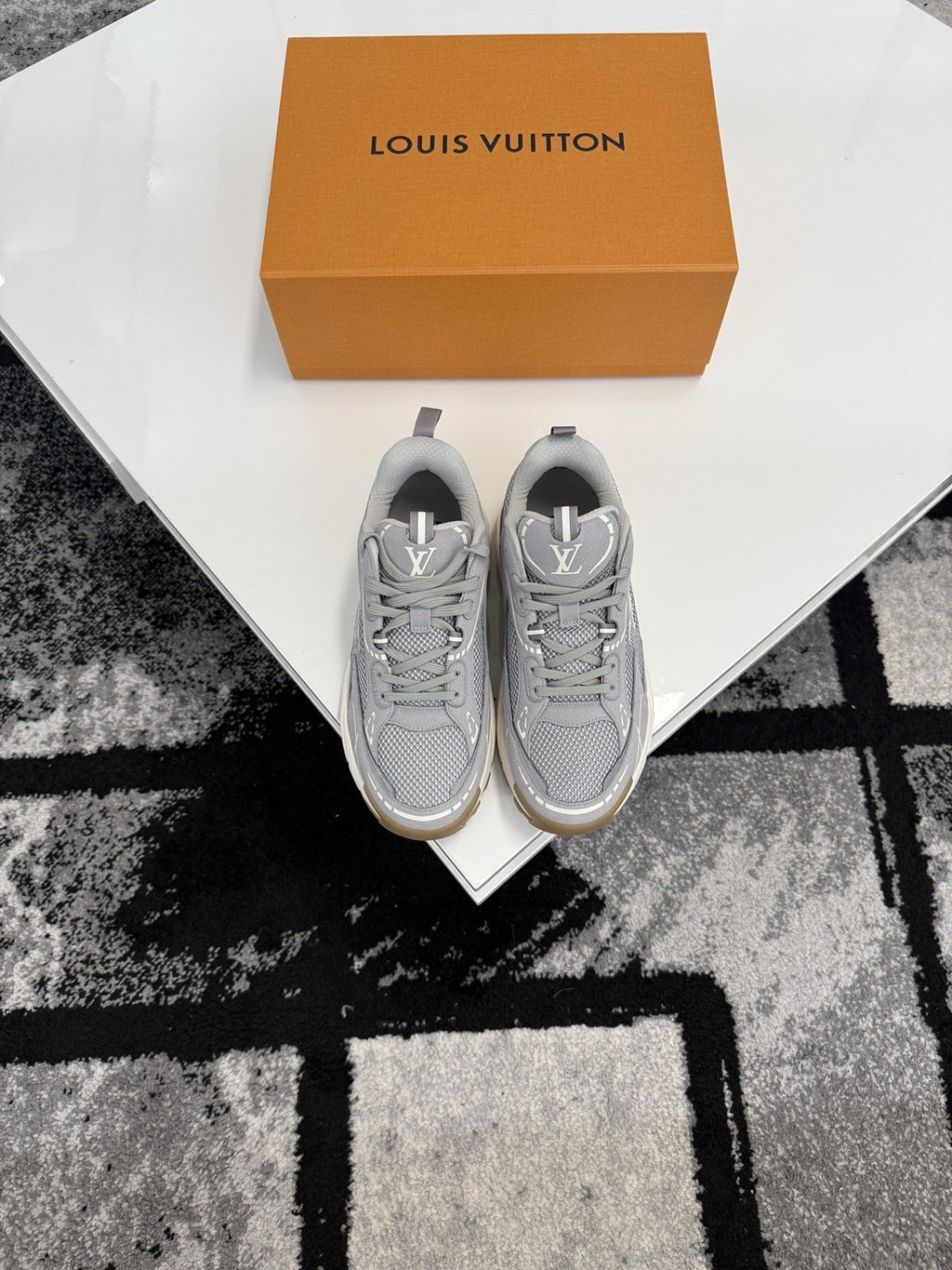 Louis Vuitton Tatic LV6