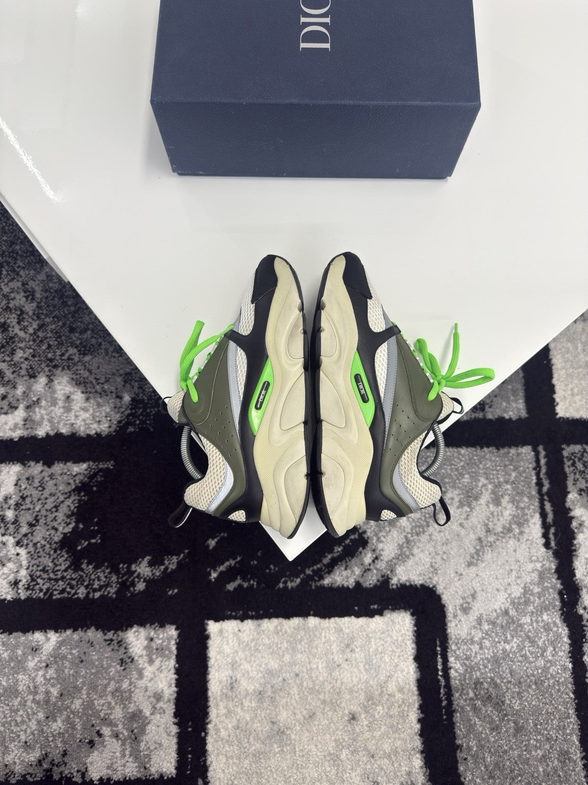 Dior B22 UK9.5 (EU43.5)