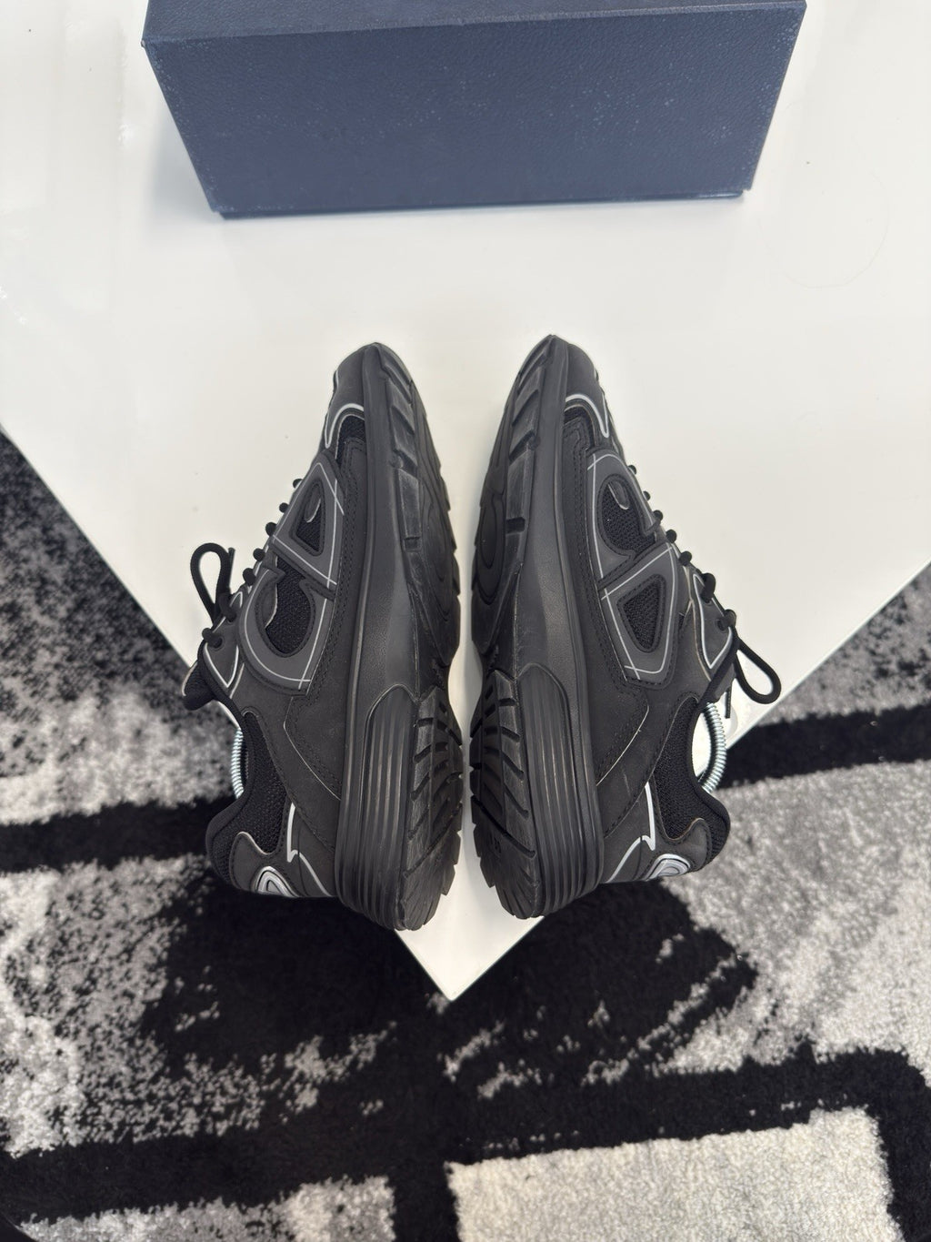 Dior B30 UK7.5 (EU41.5)