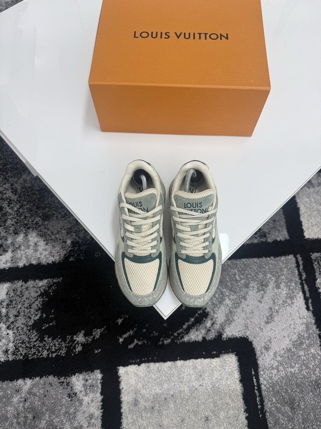 Louis Vuitton Runaways LV6