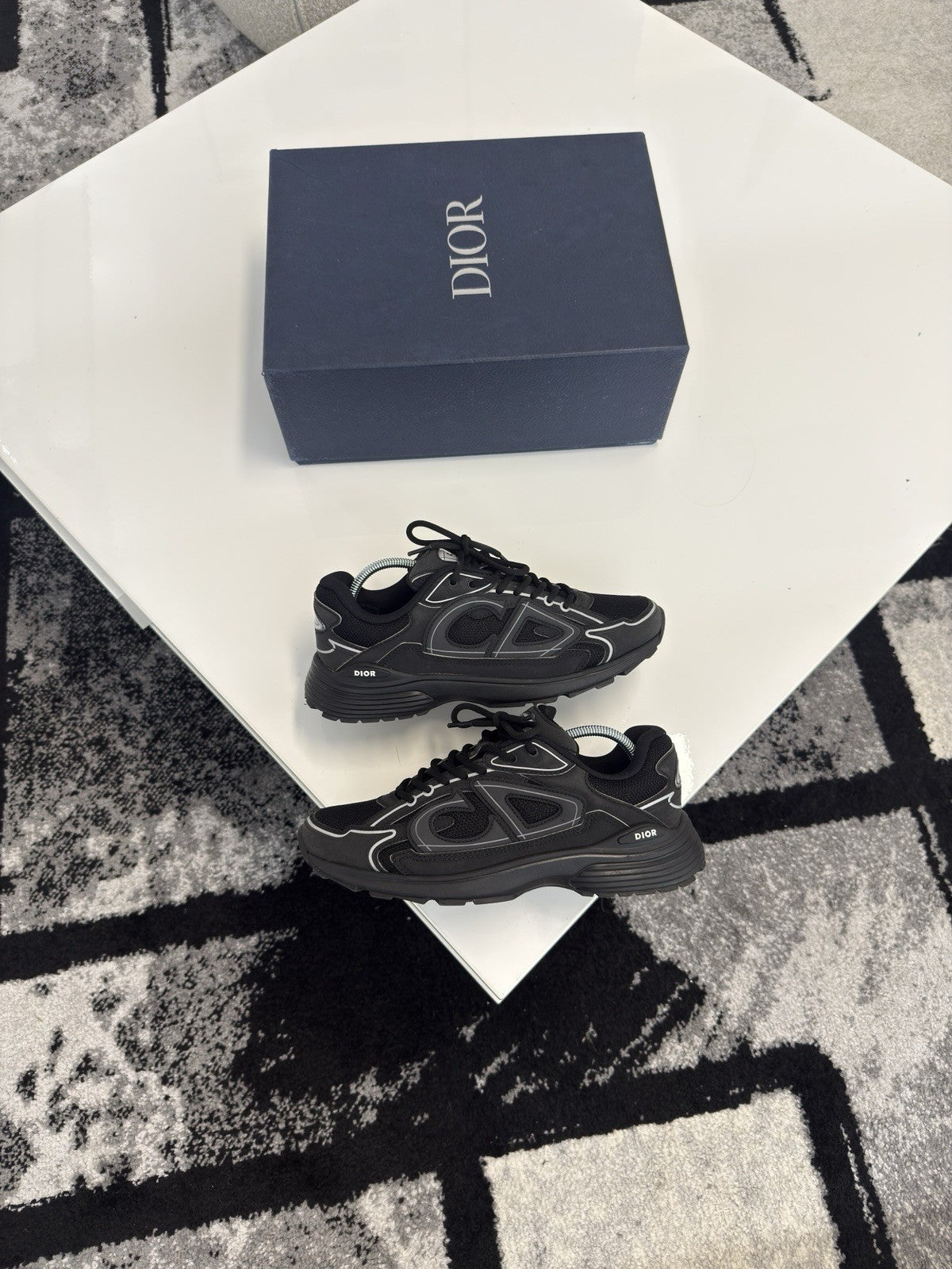 Dior B30 UK7.5 (EU41.5)