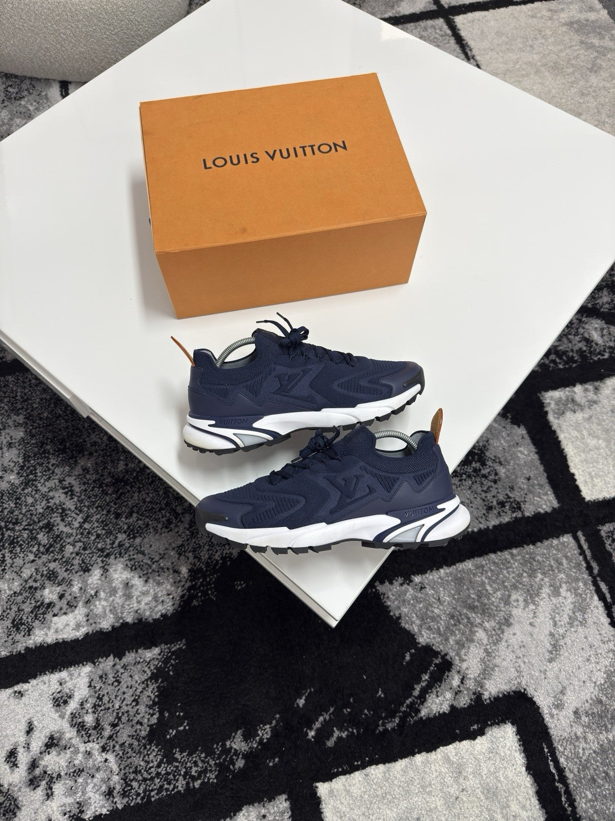 Louis Vuitton Runaways LV9