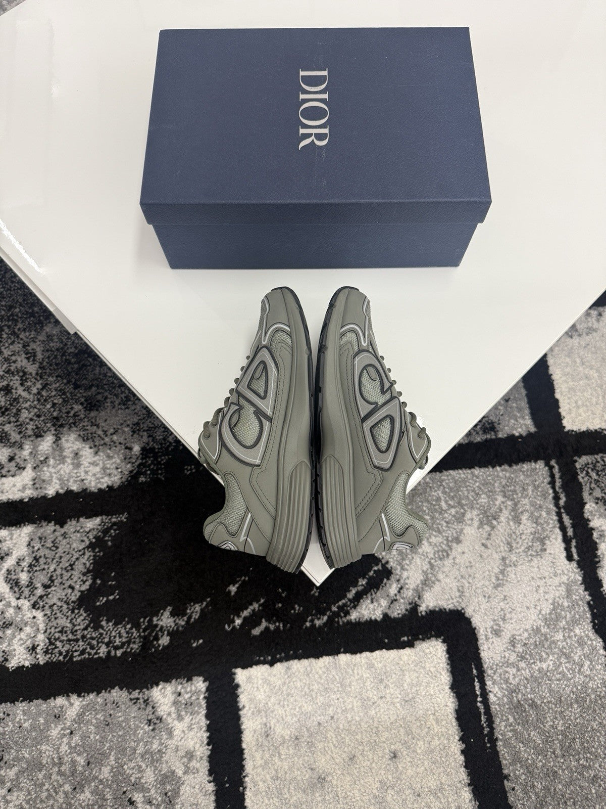 Dior B30 UK9 (EU43)