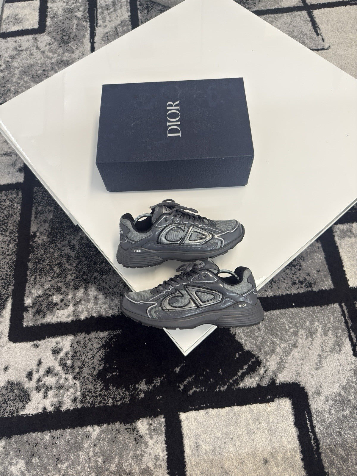 Dior B30 UK10 (EU44)