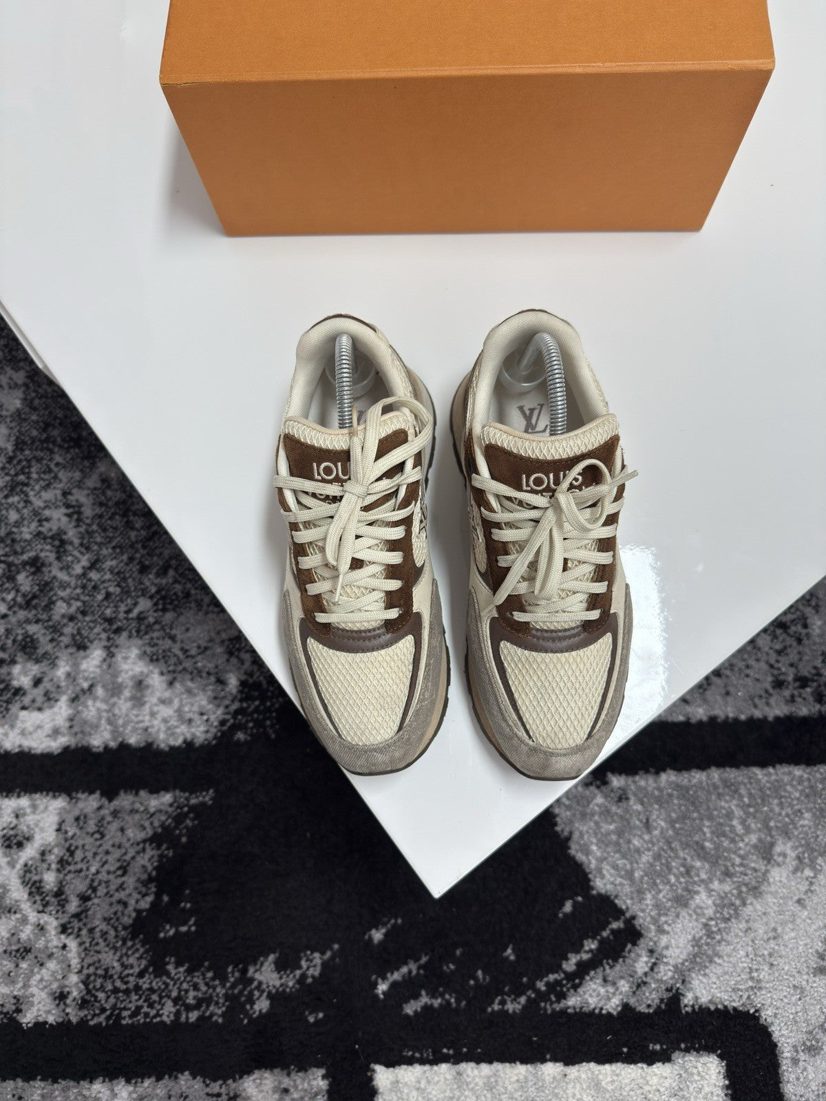 Louis Vuitton Runaways LV6