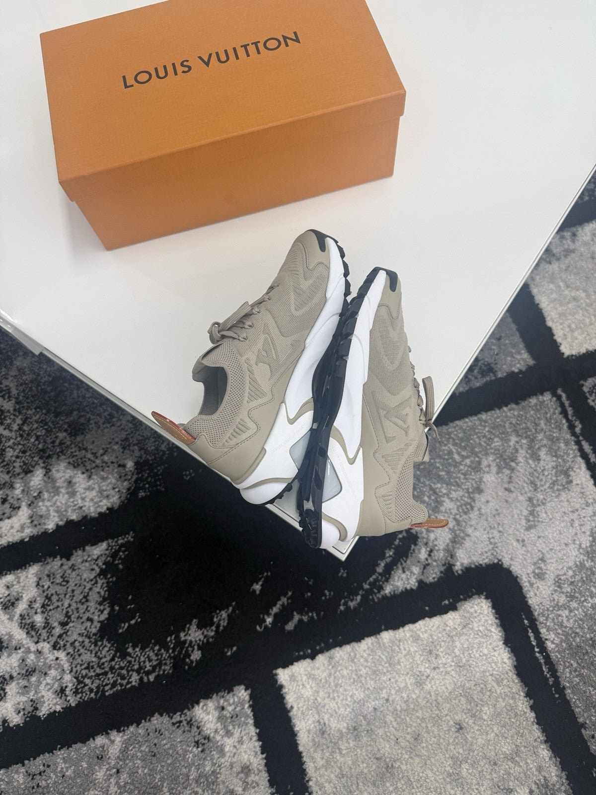 Louis Vuitton Tatic LV5