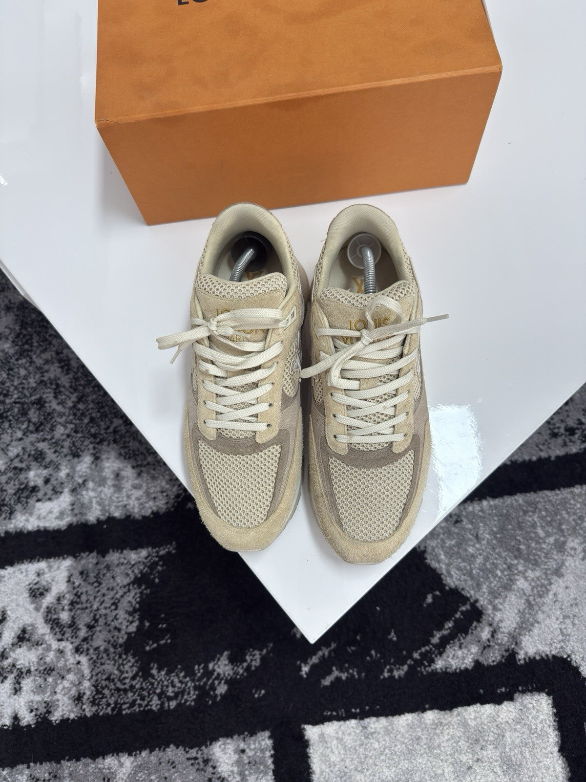 Louis Vuitton Runaways LV9