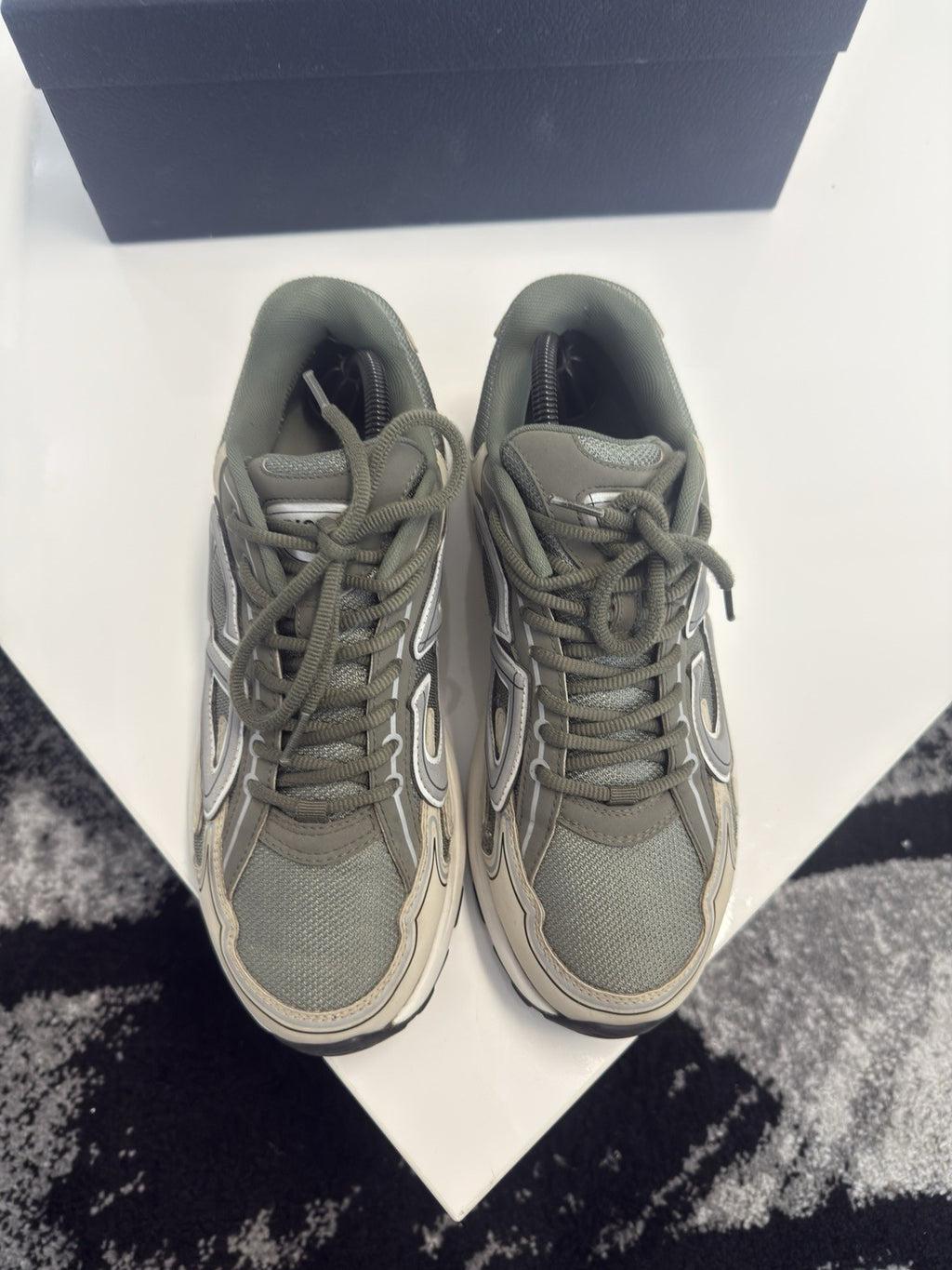 Dior B30 UK9.5 (EU43.5)