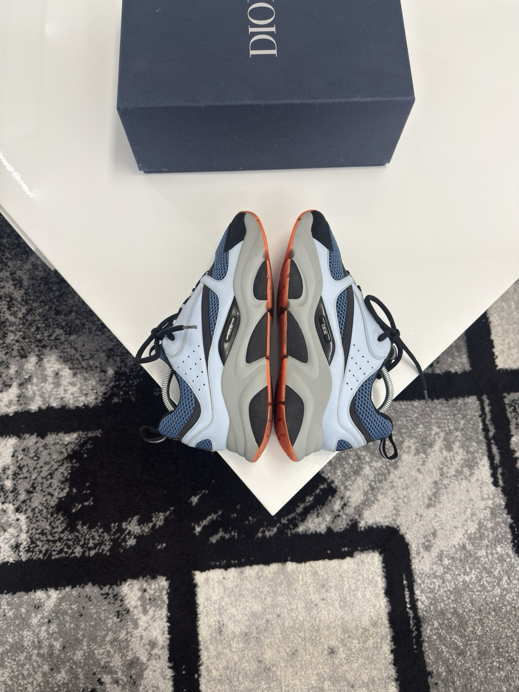 Dior B22 UK9 (EU43)