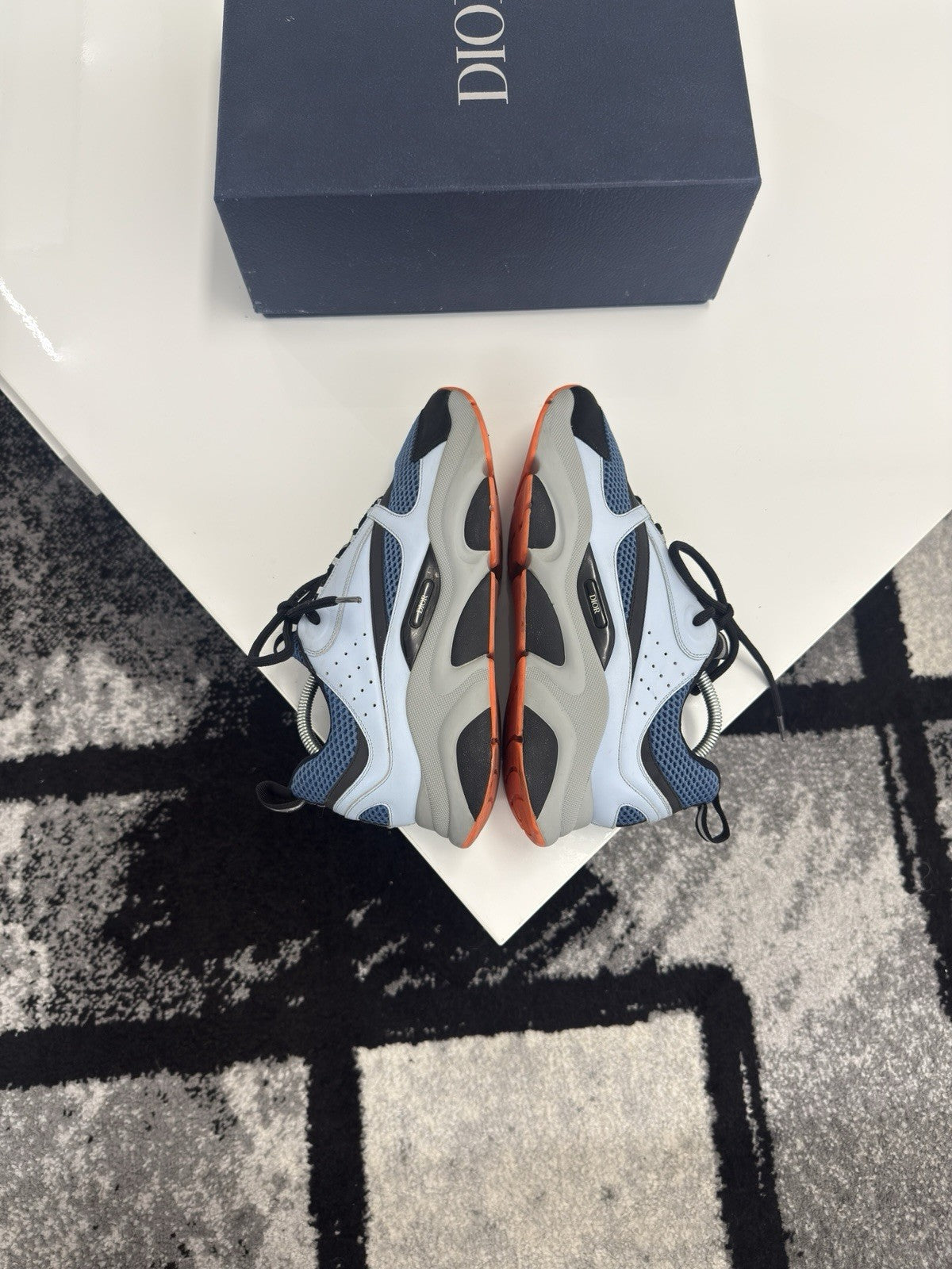 Dior B22 UK9 (EU43)