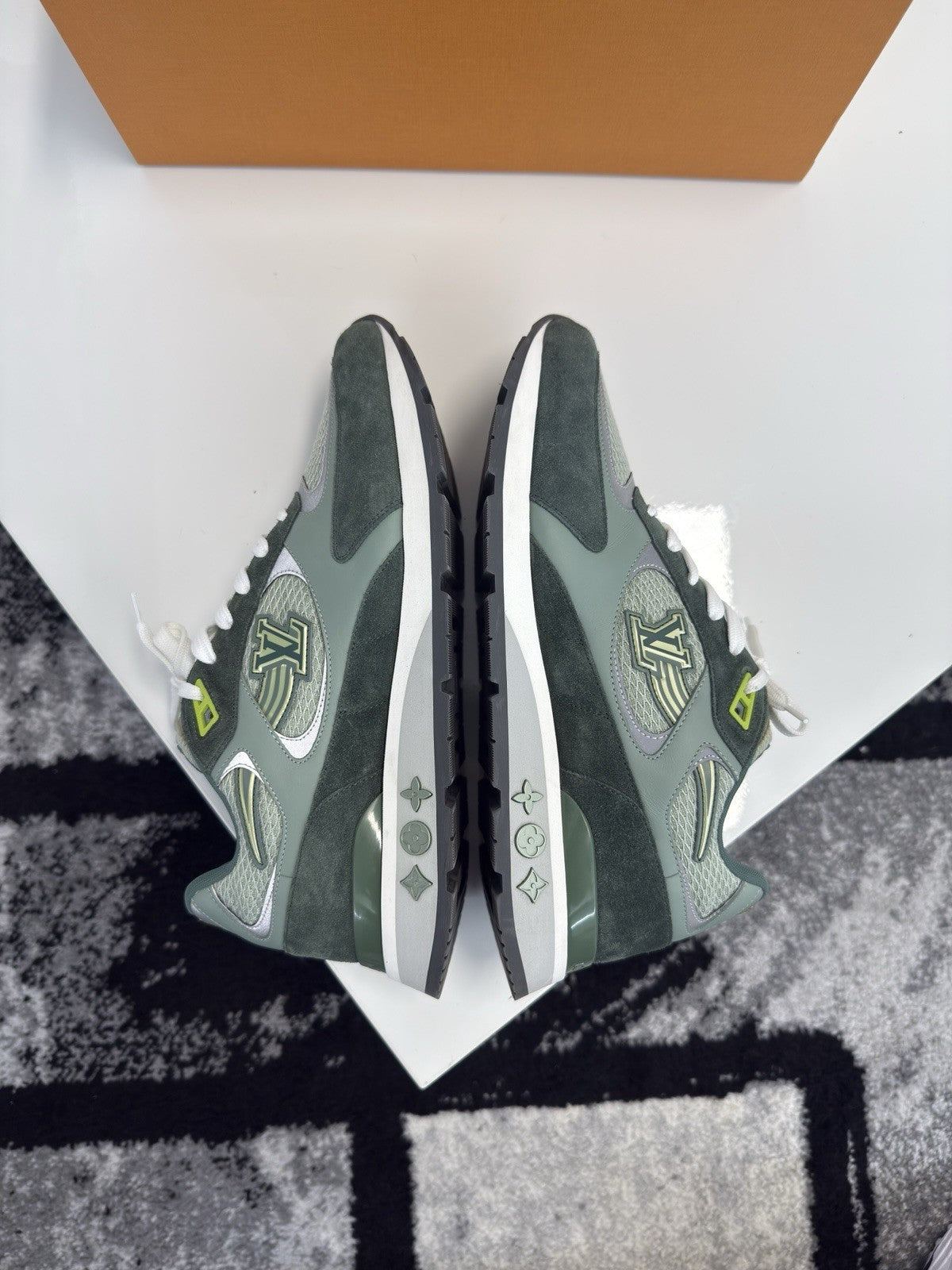 Louis Vuitton Runaway Green LV7.5