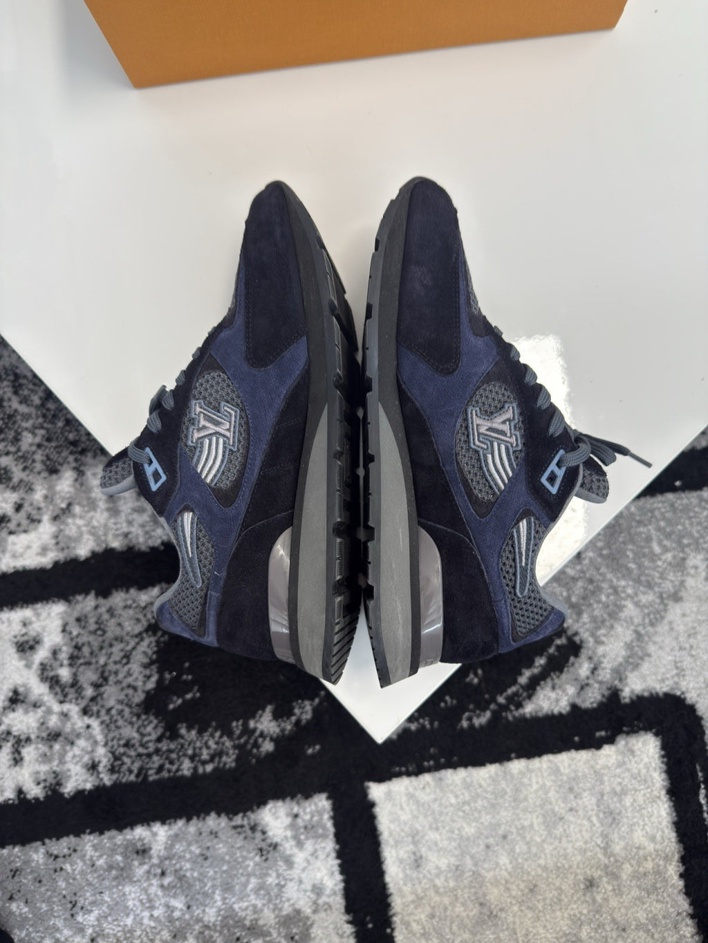 Louis Vuitton Runaway Navy LV7.5