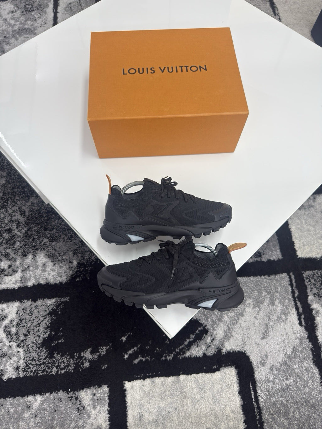 Louis Vuitton Tatic LV6
