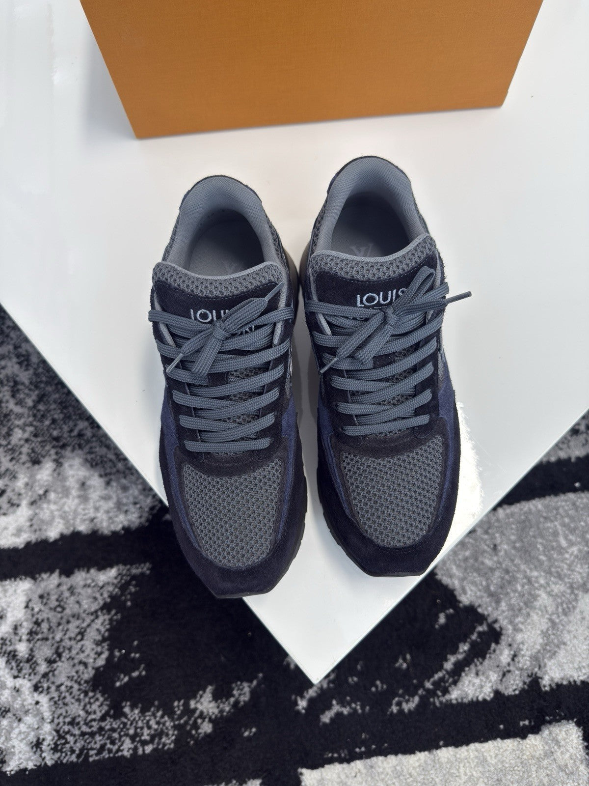 Louis Vuitton Runaway Navy LV7.5