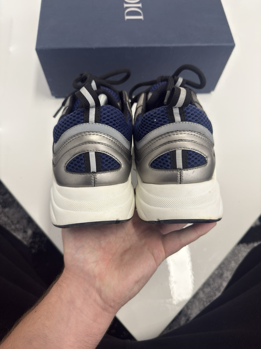 Dior B22 UK9 (EU43)