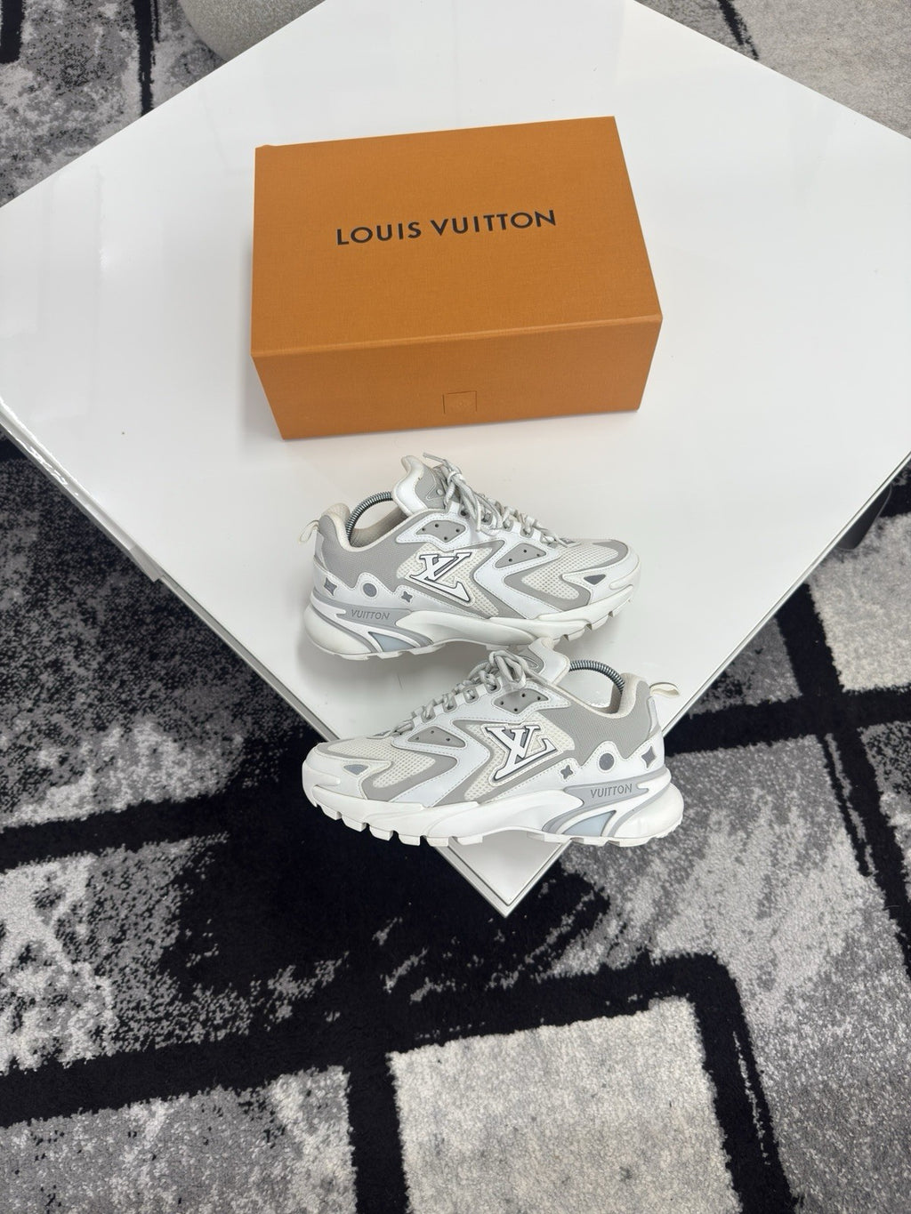 Louis Vuitton Tatic LV5