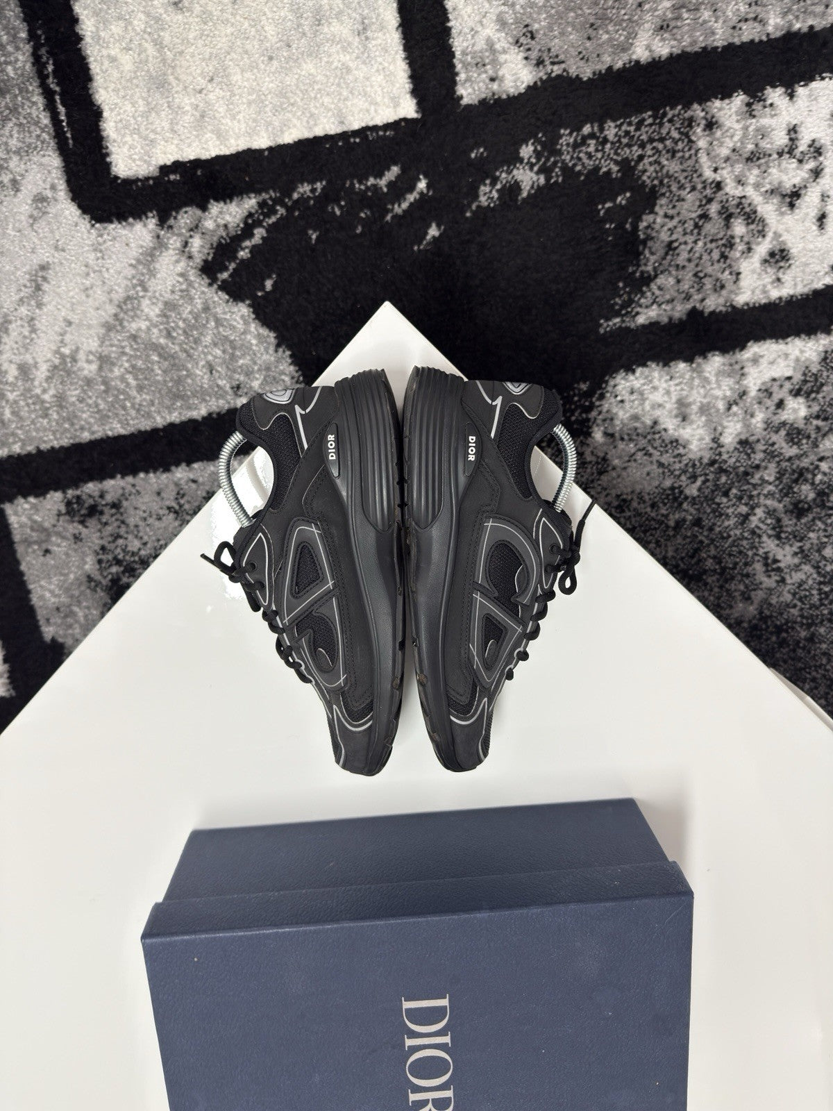 Dior B22 UK8.5 (EU42.5)