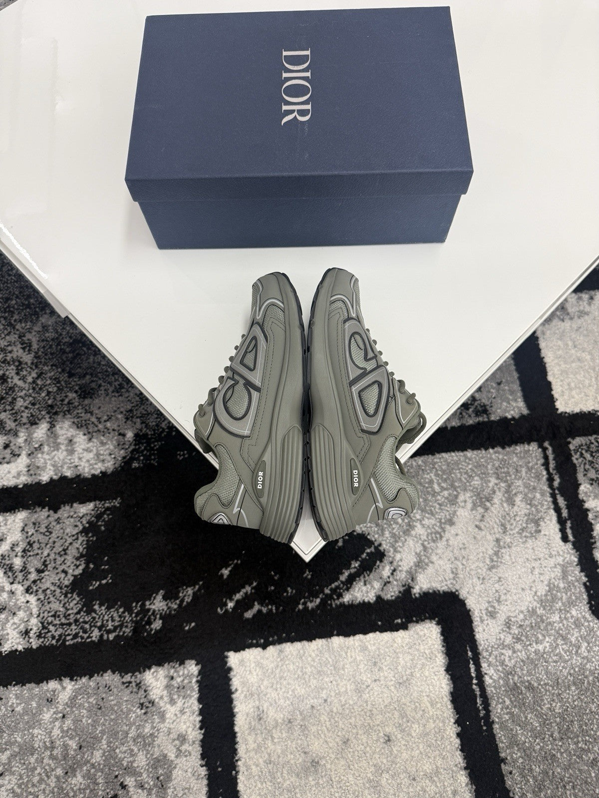 Dior B30 UK9 (EU43)