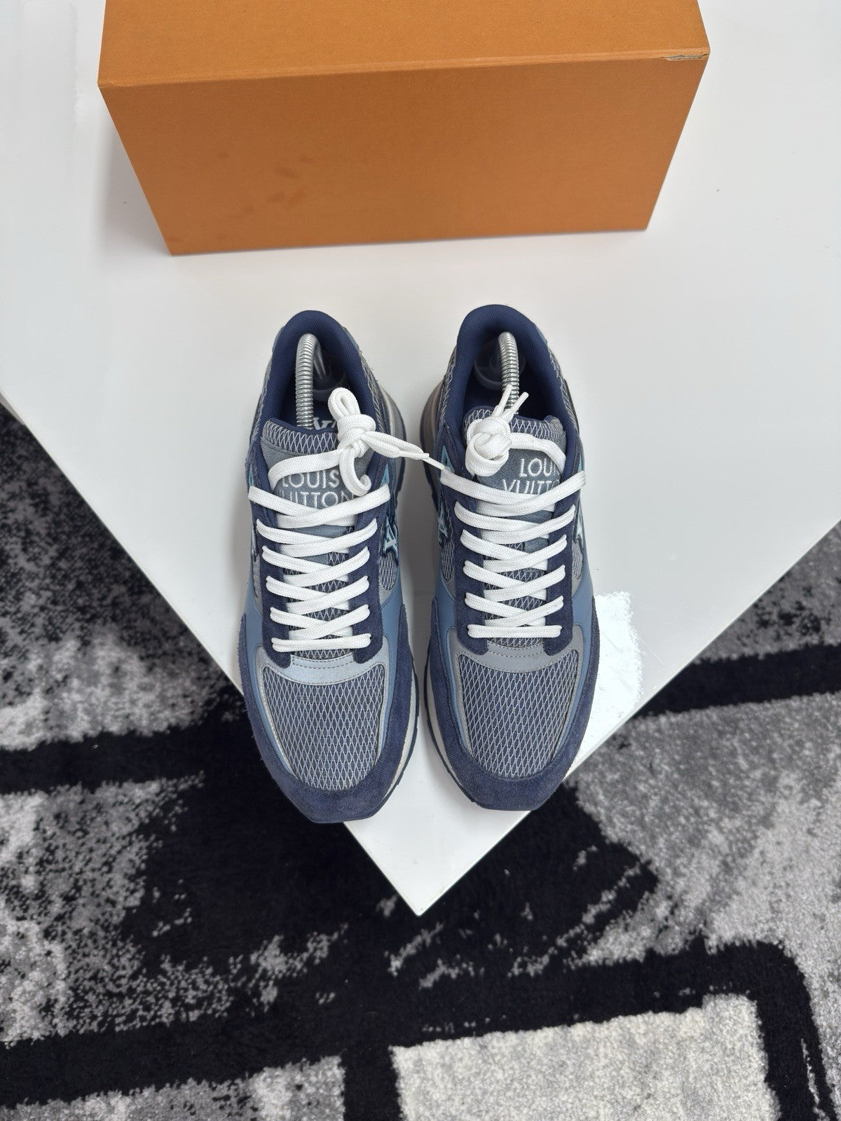 Louis Vuitton Runaways LV7