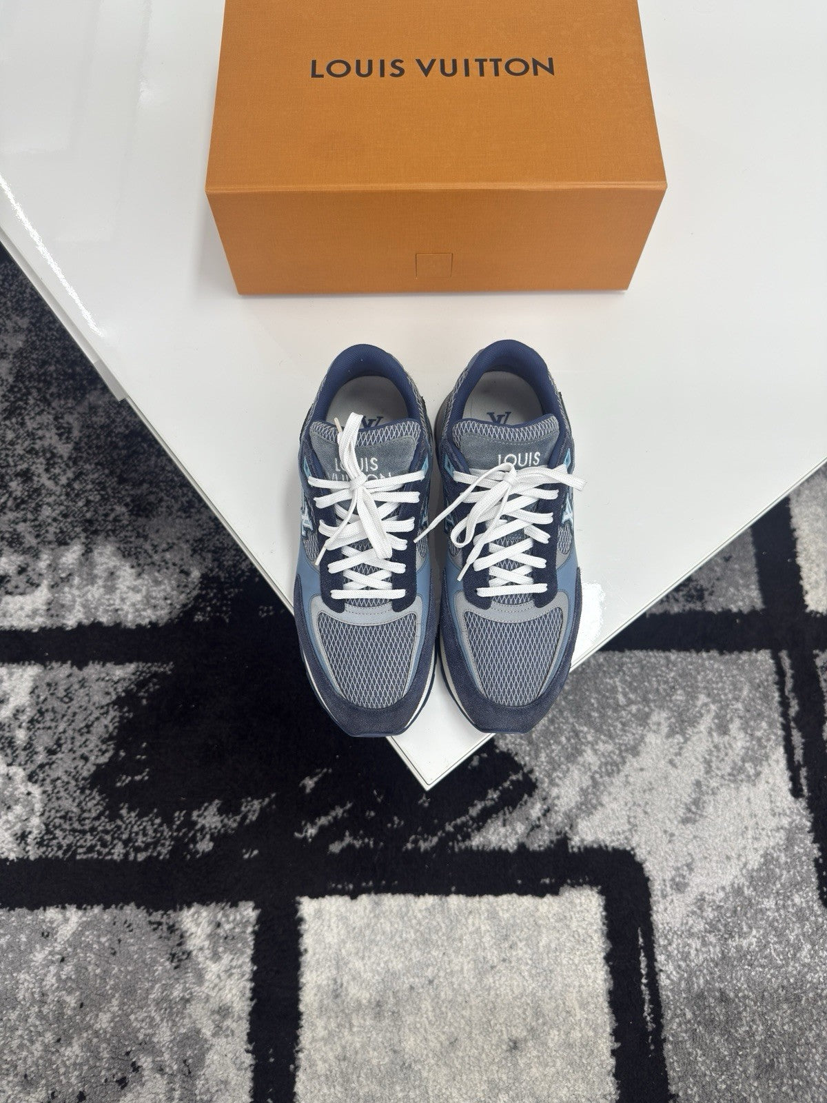 Louis Vuitton Runaways LV8