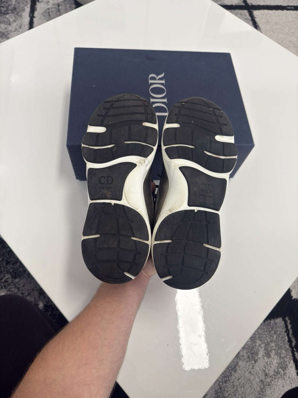 Dior B22 UK9 (EU43)