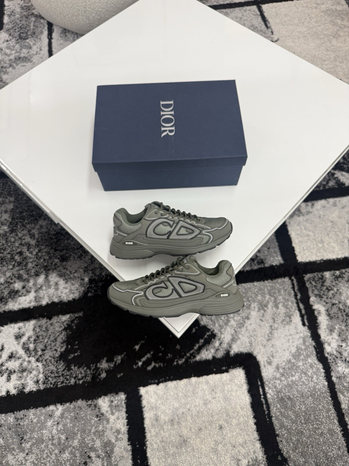 Dior B30 UK9 (EU43)