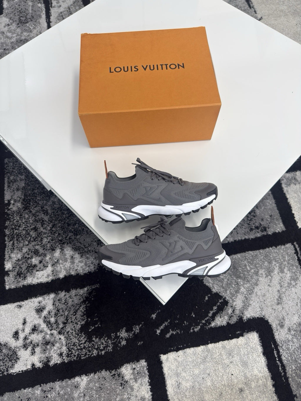 Louis Vuitton Tatic LV7