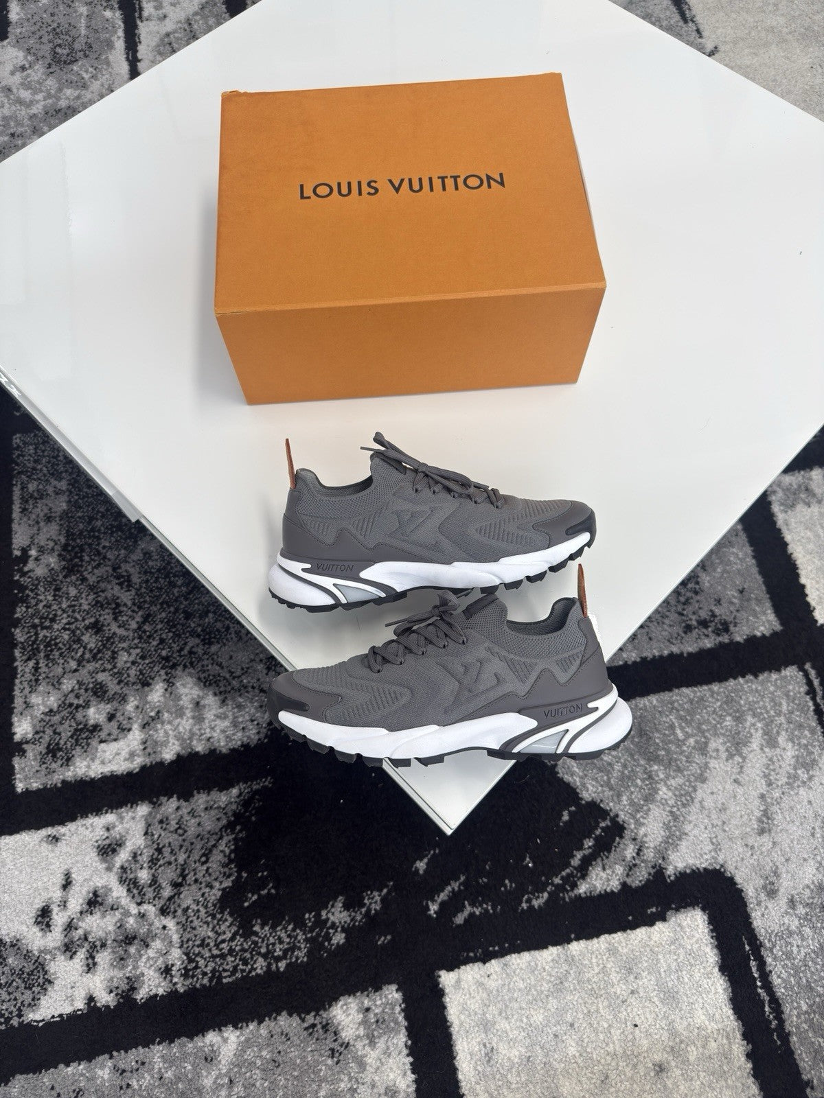 Louis Vuitton Tatic LV7