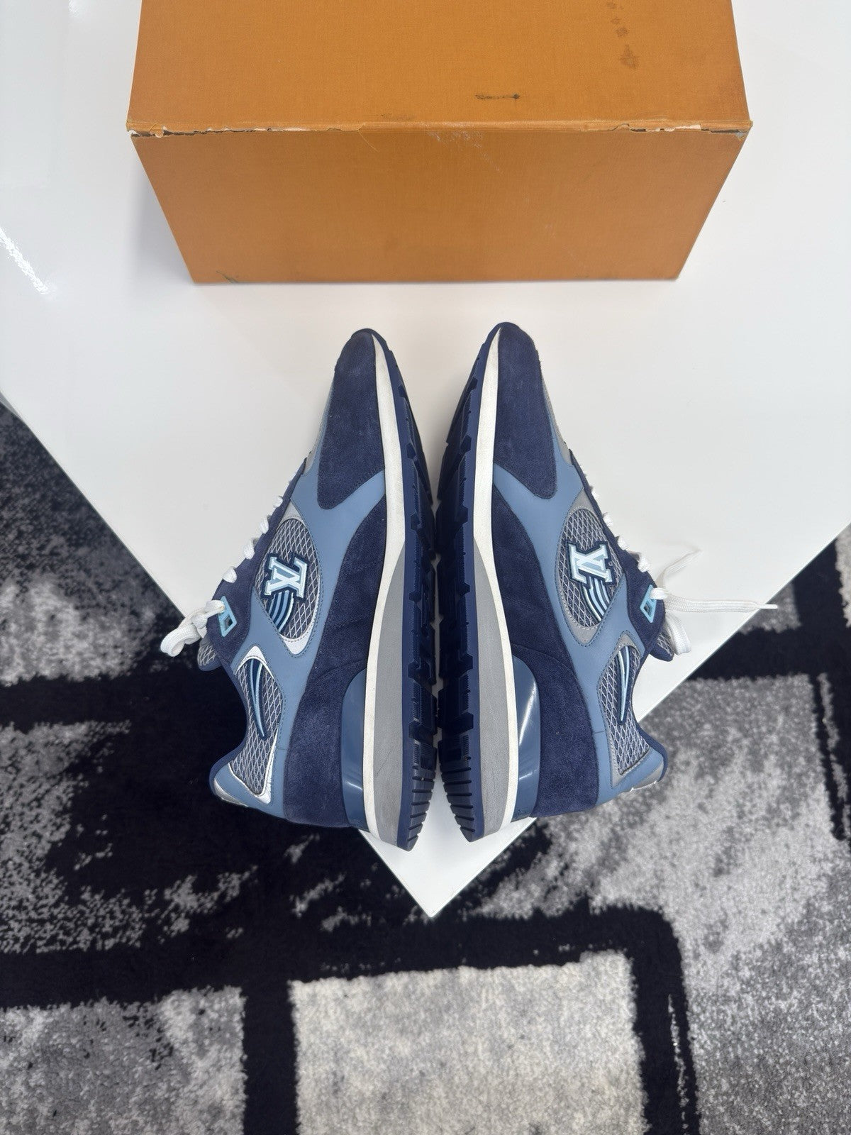 Louis Vuitton Runaways LV9