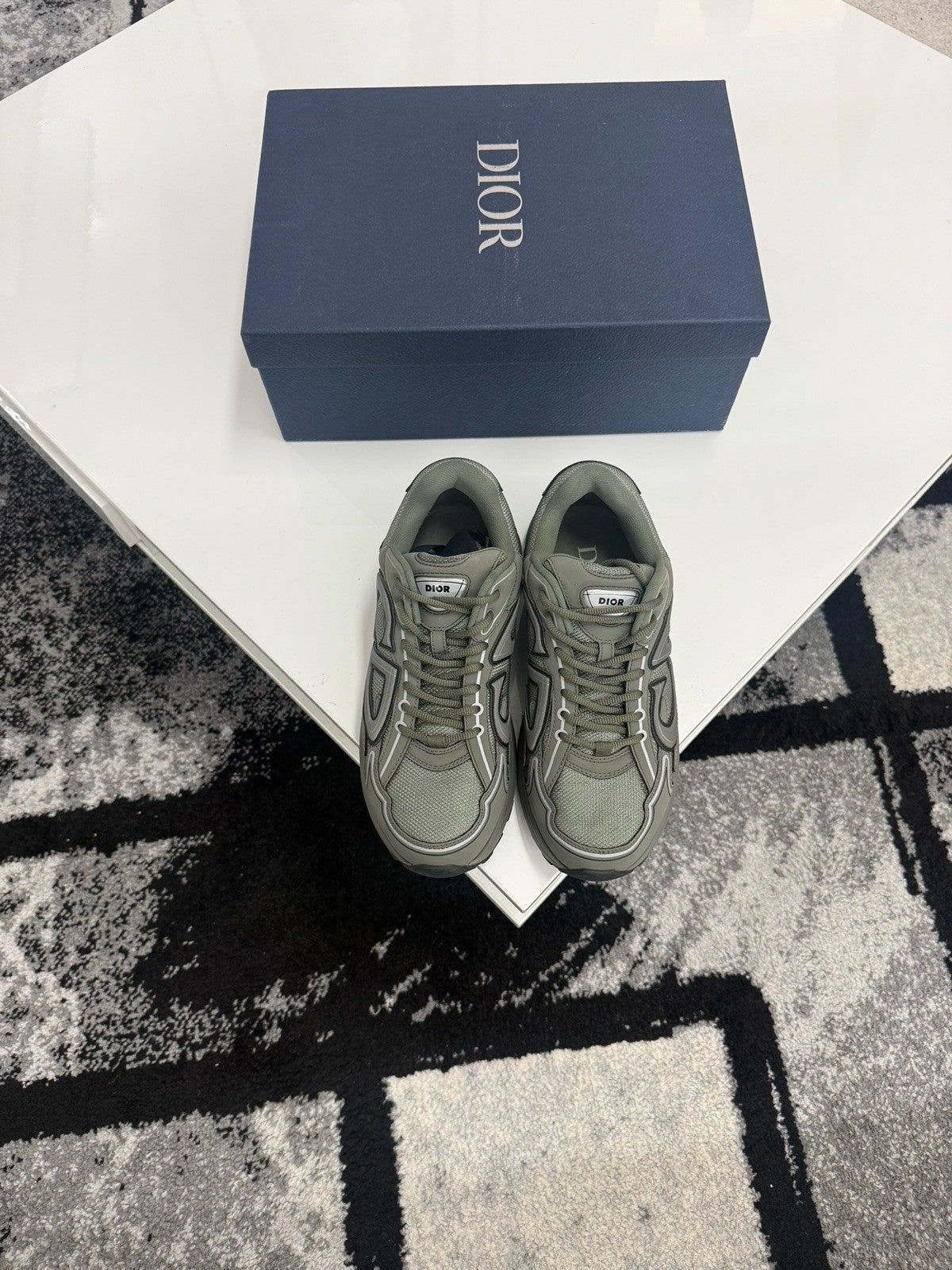 Dior B30 UK9 (EU43)
