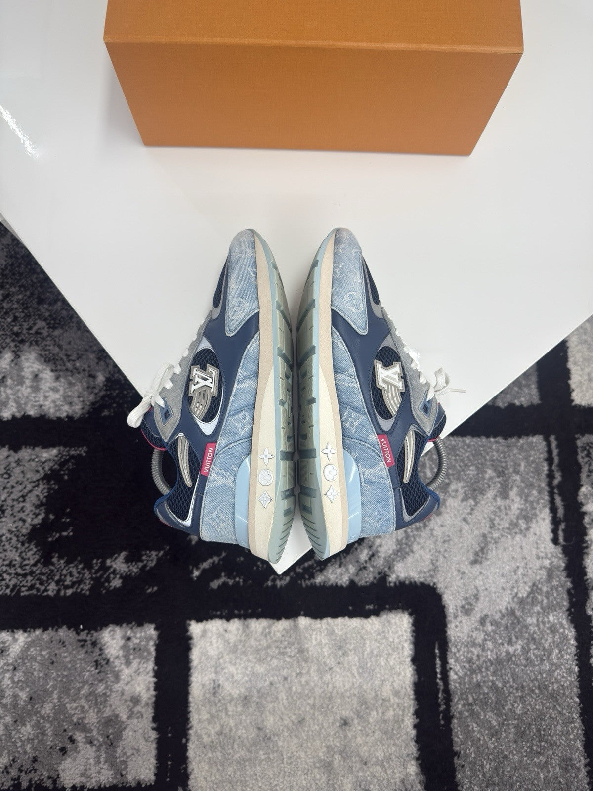 Louis Vuitton Runaways LV8