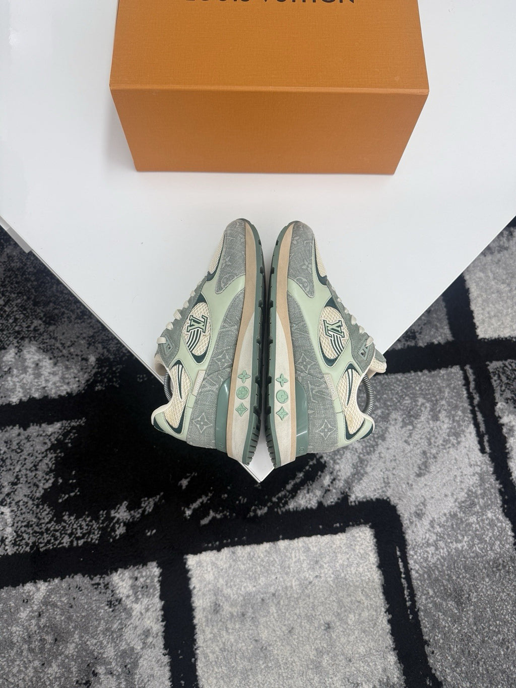 Louis Vuitton Runaways LV6