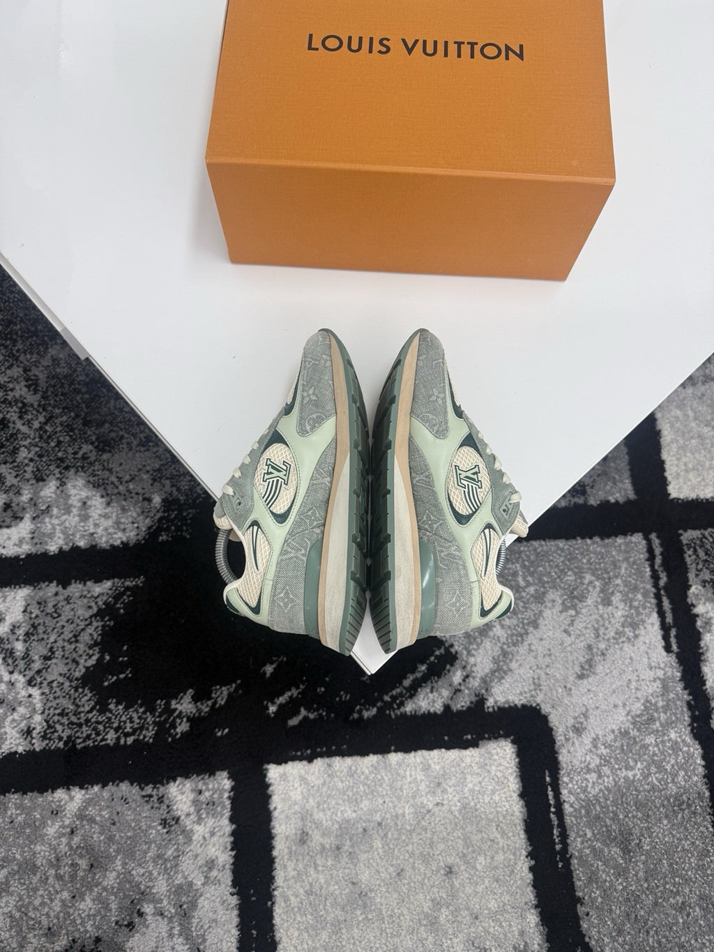 Louis Vuitton Runaways LV6