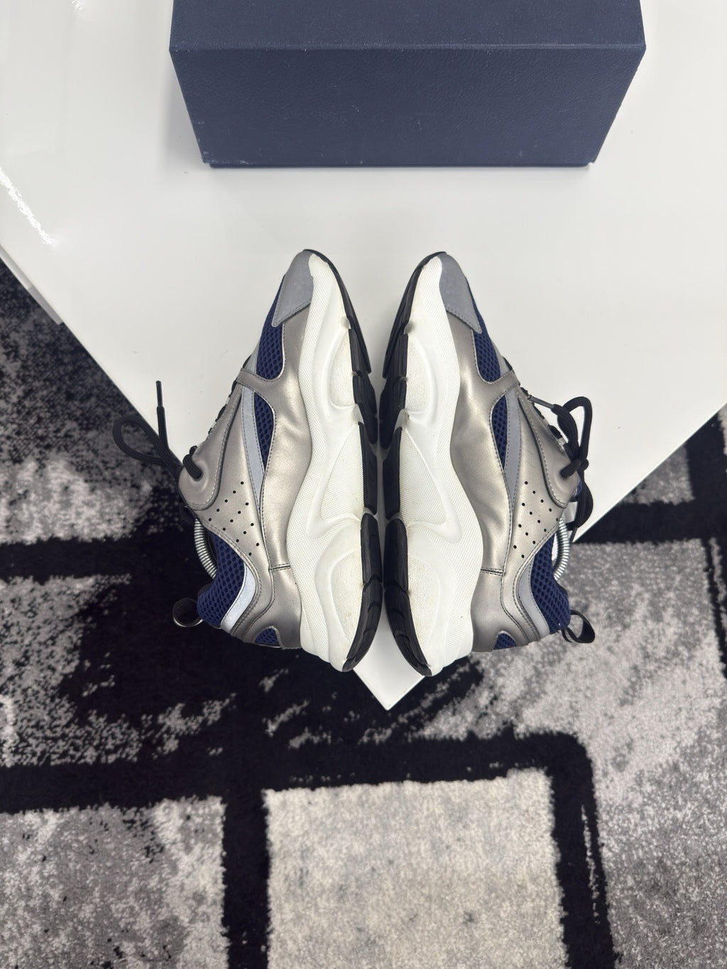 Dior B22 UK9 (EU43)