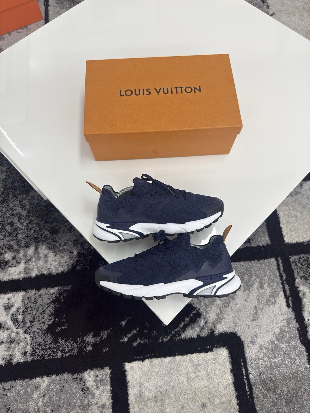 Louis Vuitton Tatic LV8