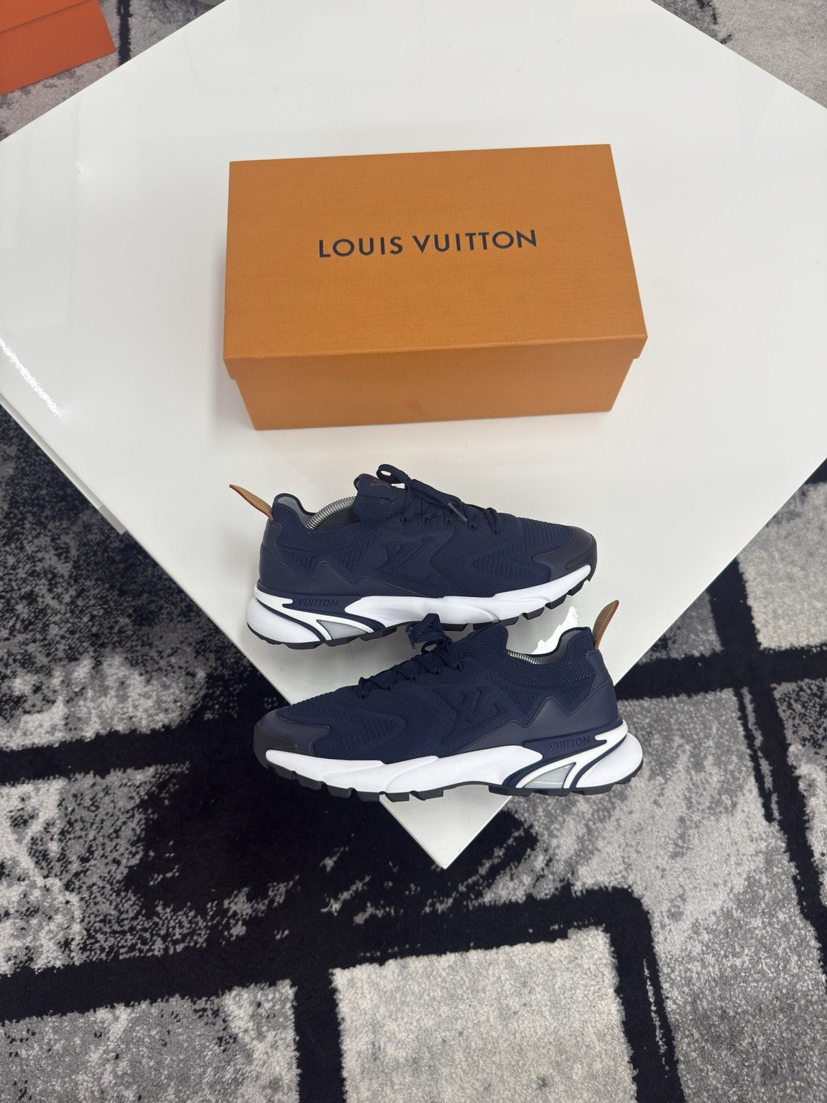 Louis Vuitton Tatic LV8